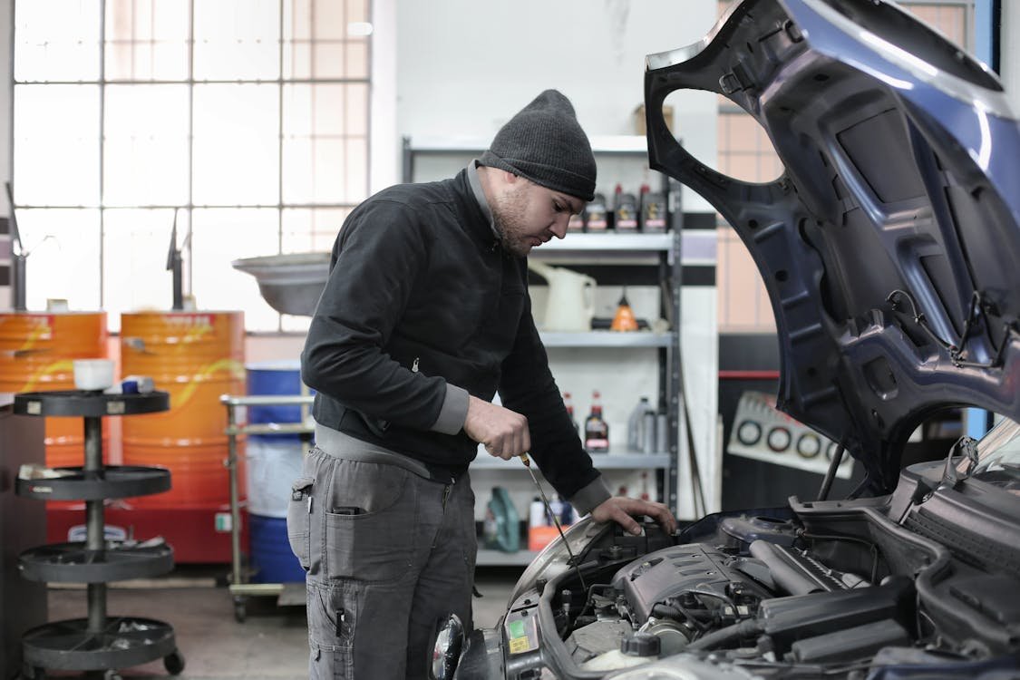 A learner studying English idioms with a notebook and open book